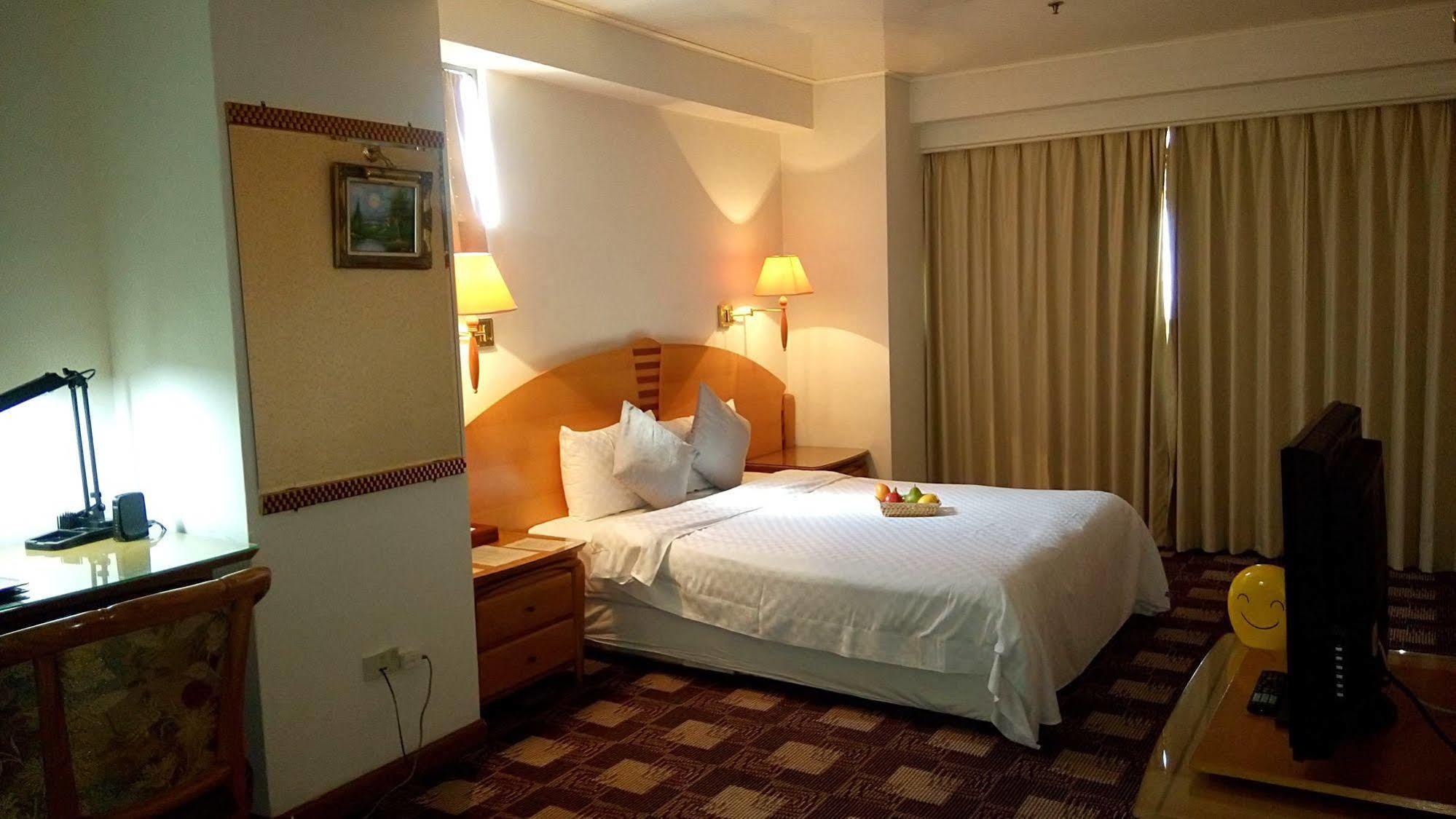 סינצ'ו סיטי Berkeley Business Hotel Zhongzheng מראה חיצוני תמונה