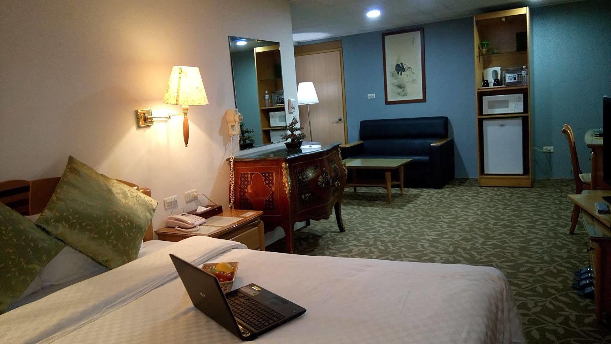 סינצ'ו סיטי Berkeley Business Hotel Zhongzheng מראה חיצוני תמונה