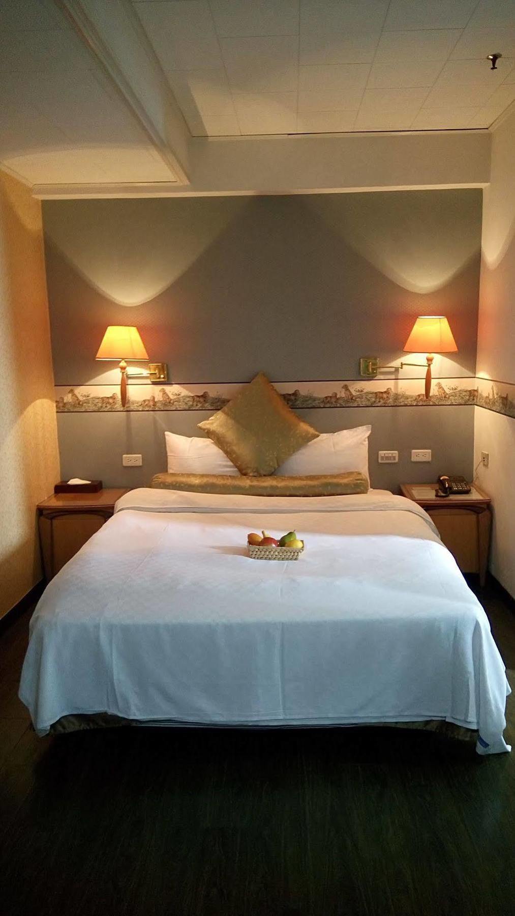 סינצ'ו סיטי Berkeley Business Hotel Zhongzheng מראה חיצוני תמונה