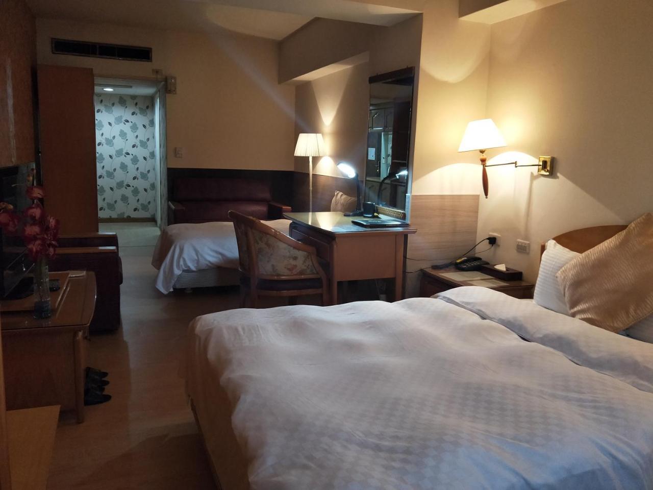 סינצ'ו סיטי Berkeley Business Hotel Zhongzheng מראה חיצוני תמונה