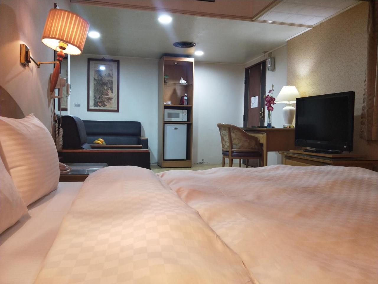סינצ'ו סיטי Berkeley Business Hotel Zhongzheng מראה חיצוני תמונה